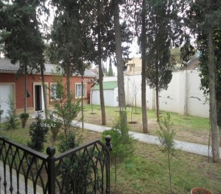 Merdekan baglarinda Qosa Qala restoranin yaninda  bag evi satilir, -5