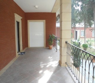 Merdekan baglarinda Qosa Qala restoranin yaninda  bag evi satilir, -11