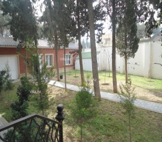 Merdekan baglarinda Qosa Qala restoranin yaninda  bag evi satilir, -12