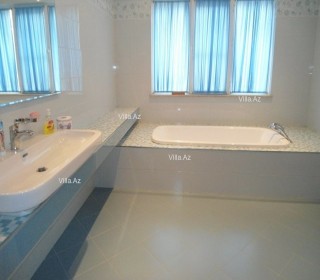 Merdekan baglarinda Qosa Qala restoranin yaninda  bag evi satilir, -20