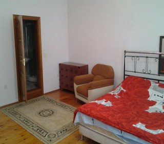vorovskide grand marketin yaninda villa ev almaq, -8