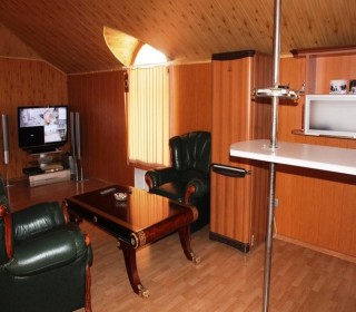 asamalda evlərin satışı İNşaatçılar metrosu tərəfdə 3 mərtəbəli villa, -10