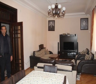 Bakida Asiman restoraninin arxasinda 2 mertebeli ev satilir, -2
