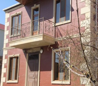 Bakida Asiman restoraninin arxasinda 2 mertebeli ev satilir, -8