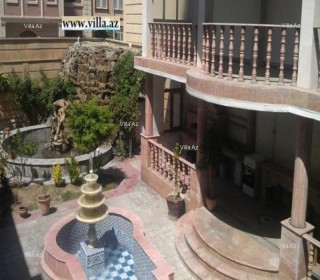 Atatürk prospektində Bank of Baku-nun yanında 2 mərtəbəli ev villa satilir, -1