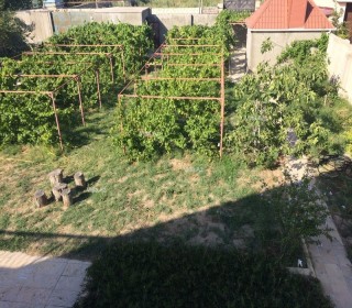Kürdəxanıda bag evi satılır. Bakı Dairəvi yoluna 300 m məsafə, -4