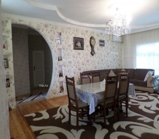 Zabrat qəsəbəsi, mərkəzdə yola yaxın 2 mərtəbəli ev satılır, -3