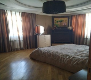 Yasamal r. Məhəmməd Xiyabani küçəsində ev satılır, -6