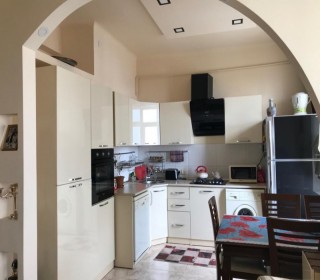 Satılır Köhnə Tikili, Yasamal.r-6