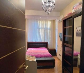 Satılır Yeni Tikili, Nəsimi.r, 28 May.m-8