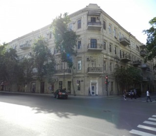 Satılır Köhnə Tikili, Səbail.r, Sahil.m-1