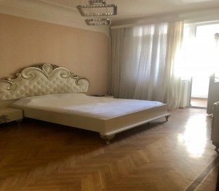 Satılır Köhnə Tikili, Nəsimi.r, 28 May.m-4