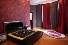 Novxanı qəsəbəsində eksklüziv bağ  evi, -20
