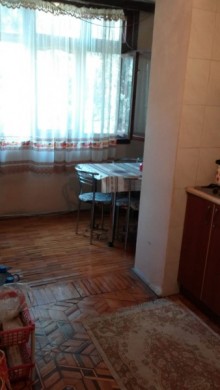 Satılır Köhnə Tikili, Yasamal.r, Elmlər Akademiyası.m-12