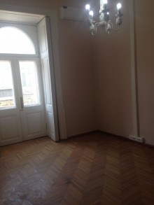 Satılır Köhnə Tikili, Səbail.r, Sahil.m-1