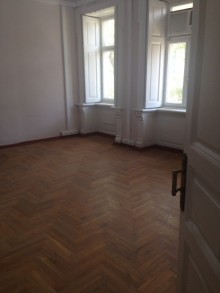 Satılır Köhnə Tikili, Səbail.r, Sahil.m-9