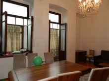 Satılır Köhnə Tikili, Səbail.r, İçərişəhər.m-12