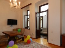 Satılır Köhnə Tikili, Səbail.r, İçərişəhər.m-13