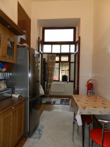 Satılır Köhnə Tikili, Səbail.r, İçərişəhər.m-16