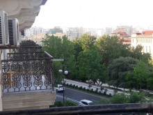 Satılır Köhnə Tikili, Səbail.r, İçərişəhər.m-9