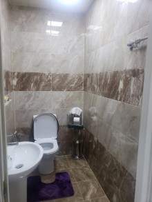 Satılır Yeni Tikili, Binəqədi.r, 8-ci mikrorayon, Azadlıq.m-2