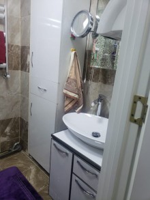 Satılır Yeni Tikili, Binəqədi.r, 8-ci mikrorayon, Azadlıq.m-10