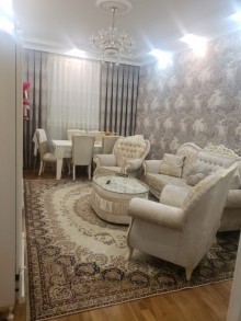 Satılır Yeni Tikili, Binəqədi.r, 8-ci mikrorayon, Azadlıq.m-18