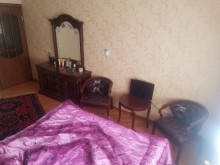 Satılır Yeni Tikili, Binəqədi.r, 9-cu mikrorayon, Memar Əcəmi.m-15