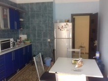 Satılır Yeni Tikili, Yasamal.r-8