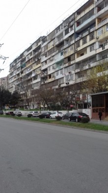 Satılır Köhnə Tikili, Binəqədi.r, 9-cu mikrorayon, Memar Əcəmi.m-1