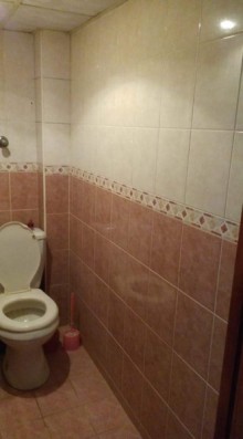 Satılır Köhnə Tikili, Binəqədi.r, 8-ci mikrorayon, Azadlıq.m-16