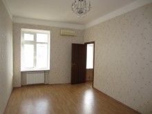 Satılır Köhnə Tikili, Yasamal.r, Yasamal, Elmlər Akademiyası.m-4