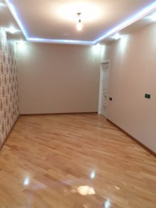 Satılır Köhnə Tikili, Binəqədi.r, 9-cu mikrorayon, Memar Əcəmi.m-17