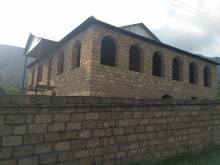 Satılır Həyət evi, Oğuz.ş-3