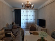 Satılır Yeni Tikili, Binəqədi.r, 7-ci mikrorayon, Azadlıq.m-2