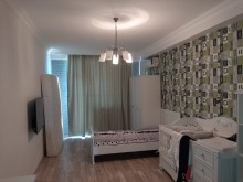 Satılır Yeni Tikili, Binəqədi.r, 7-ci mikrorayon, Azadlıq.m-11