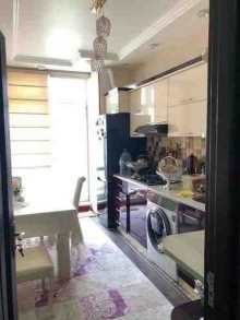 Satılır Yeni Tikili, Xətai.r, Xətai.m-8