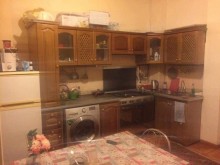 Satılır Köhnə Tikili, Səbail.r-7
