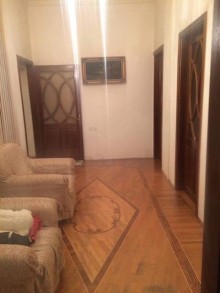 Satılır Köhnə Tikili, Səbail.r-16