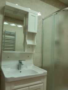 Satılır Yeni Tikili, Binəqədi.r, 9-cu mikrorayon, Memar Əcəmi.m-6