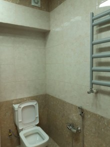 Satılır Yeni Tikili, Binəqədi.r, 9-cu mikrorayon, Memar Əcəmi.m-7