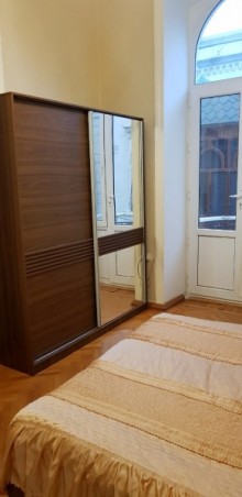 Satılır Köhnə Tikili, Yasamal.r, Yasamal, İçərişəhər.m-18