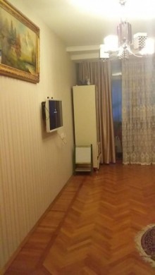 Satılır Köhnə Tikili, Yasamal.r, Yasamal, Elmlər Akademiyası.m-4