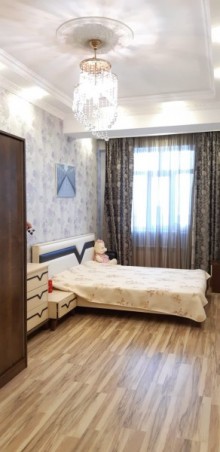 Satılır Yeni Tikili, Yasamal.r-12