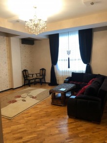 Satılır Yeni Tikili, Binəqədi.r, 8-ci mikrorayon, Azadlıq.m-7