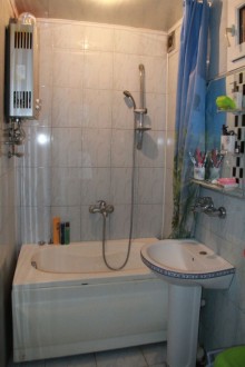 Satılır Köhnə Tikili, Binəqədi.r, 7-ci mikrorayon, Azadlıq.m-3