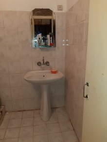 Satılır Köhnə Tikili, Nəsimi.r, 4-cü mikrorayon, Memar Əcəmi.m-5