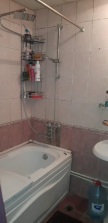Satılır Köhnə Tikili, Binəqədi.r, 9-cu mikrorayon, Nəsimi.m-4