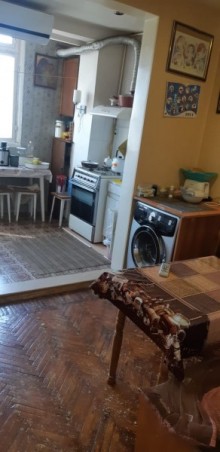 Satılır Köhnə Tikili, Binəqədi.r, 9-cu mikrorayon, Nəsimi.m-11