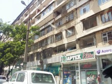 Satılır Köhnə Tikili, Binəqədi.r, 8-ci mikrorayon, Azadlıq.m-12